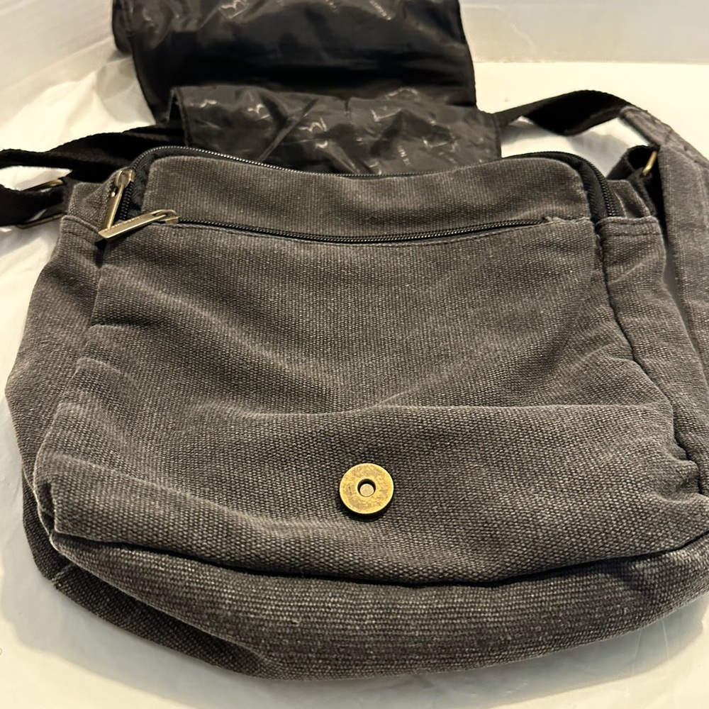Robin Ruth London Messenger Crossbody Bag - Picture 3 of 10